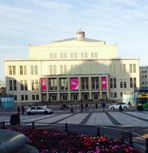 Bild der Oper Leipzig in der Nachmittagssonne